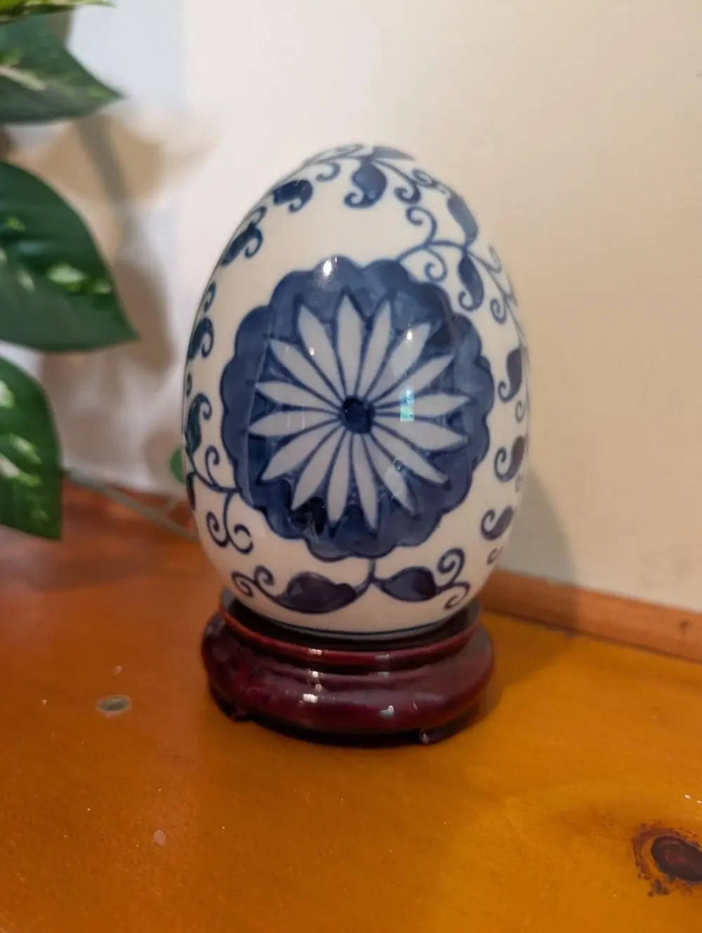 Vintage Blue White Porcelain Egg Chrysanthemum Vine Wood Stand Chinoiserie